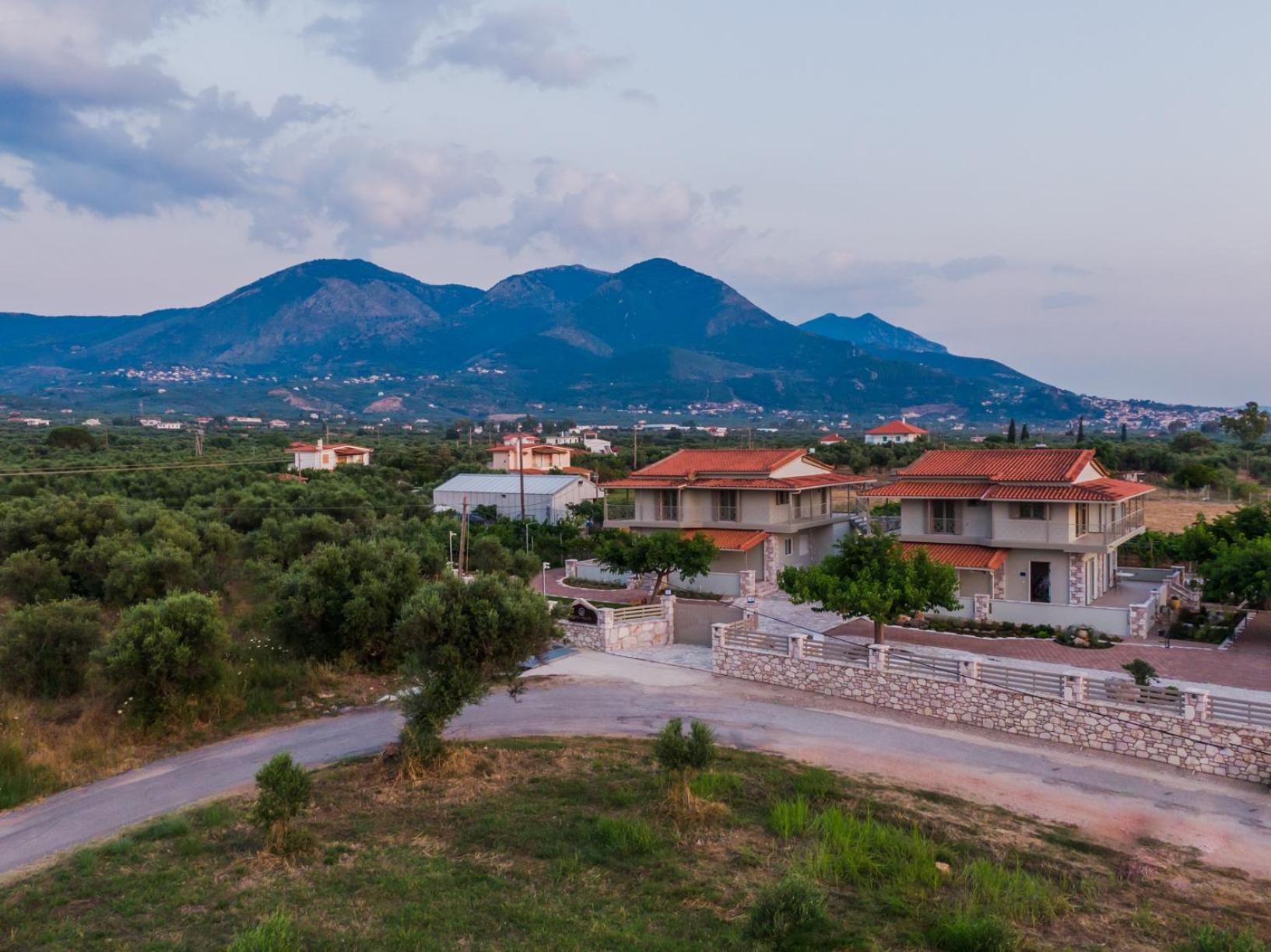 Terra Helios Suites & Studios Kyparissia Exterior foto