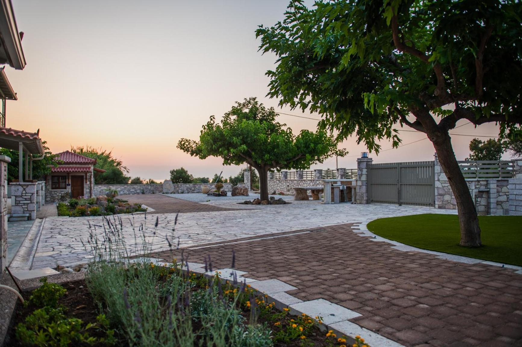 Terra Helios Suites & Studios Kyparissia Exterior foto