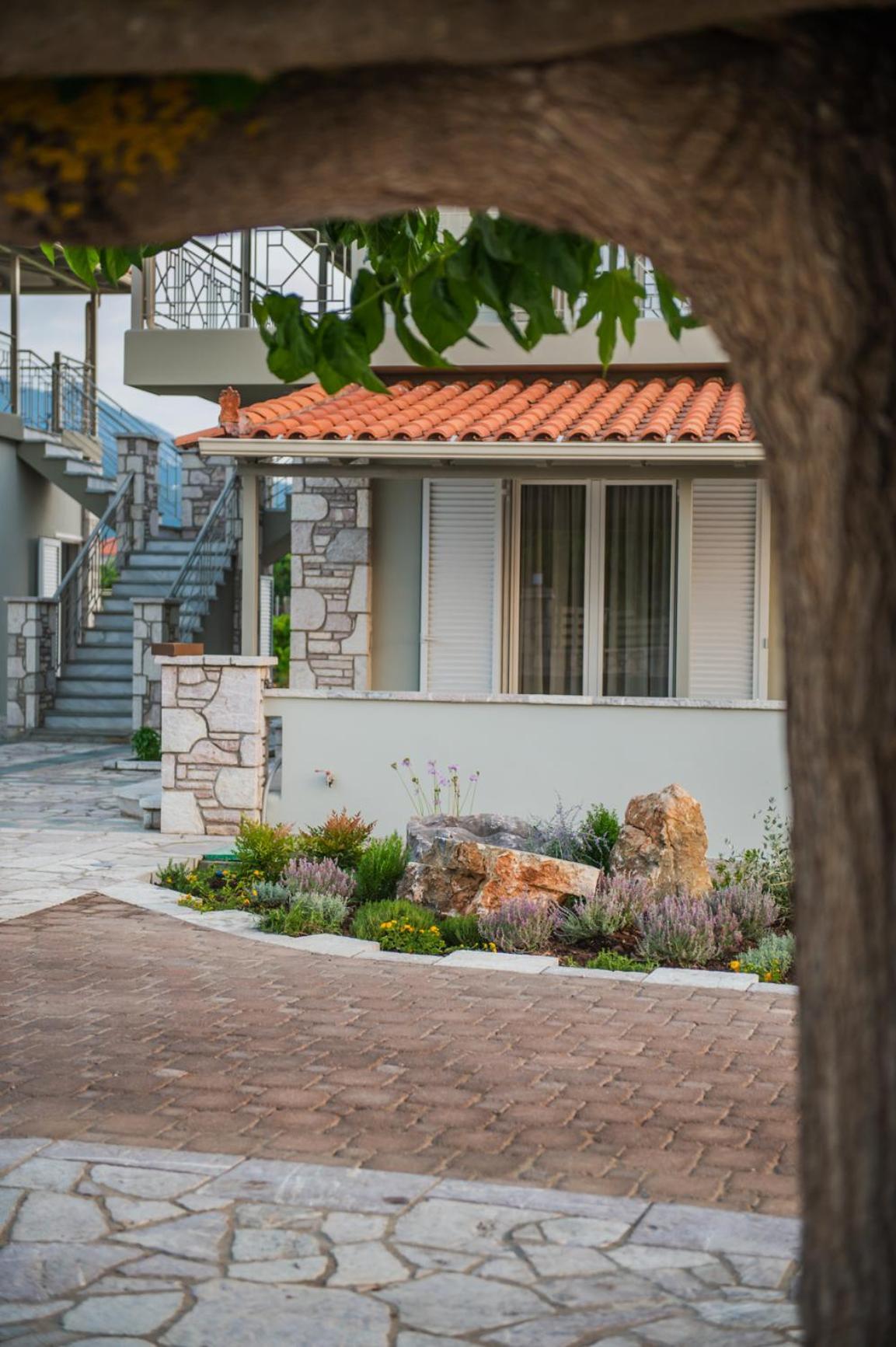 Terra Helios Suites & Studios Kyparissia Exterior foto