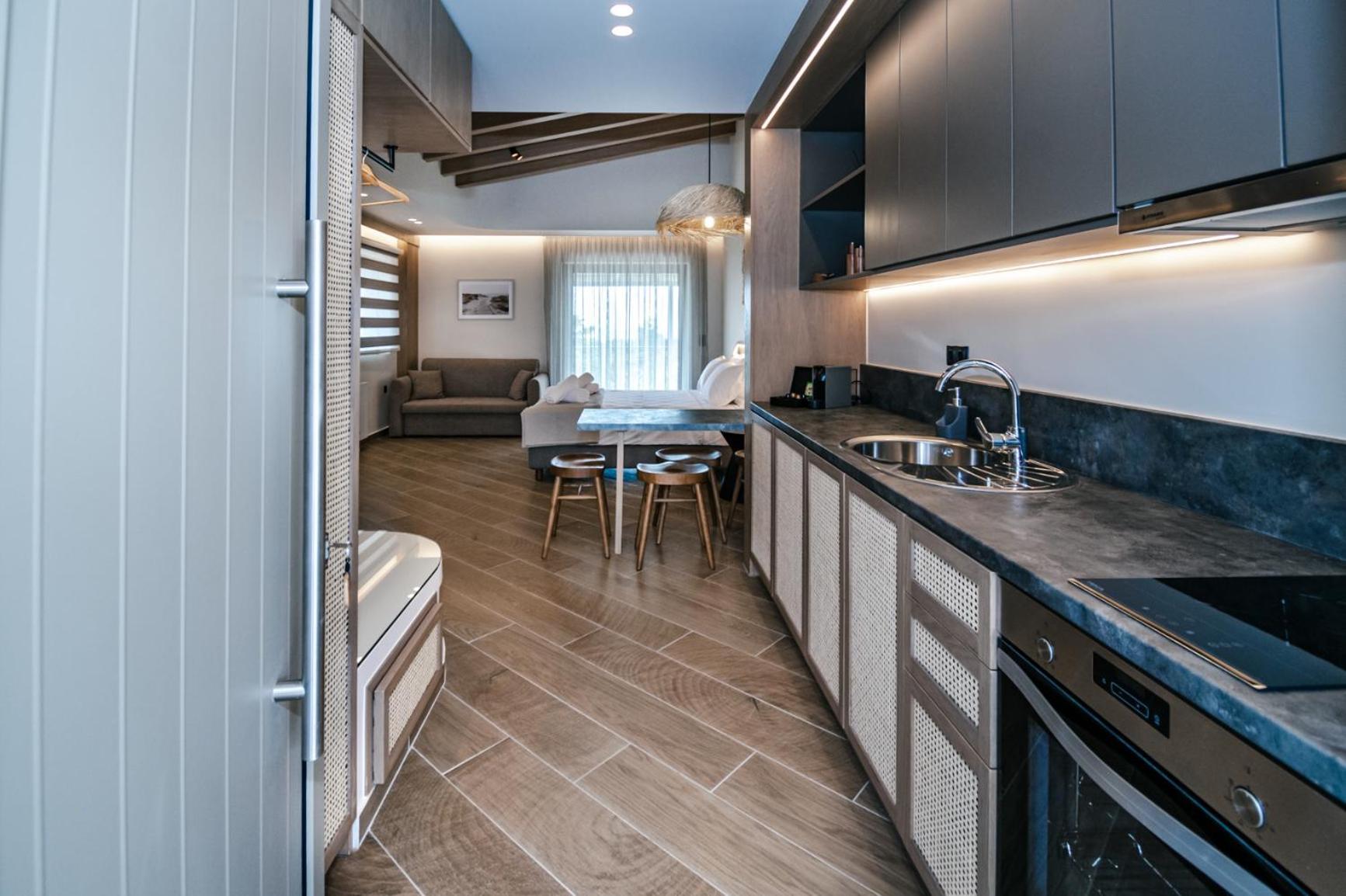 Terra Helios Suites & Studios Kyparissia Habitación foto